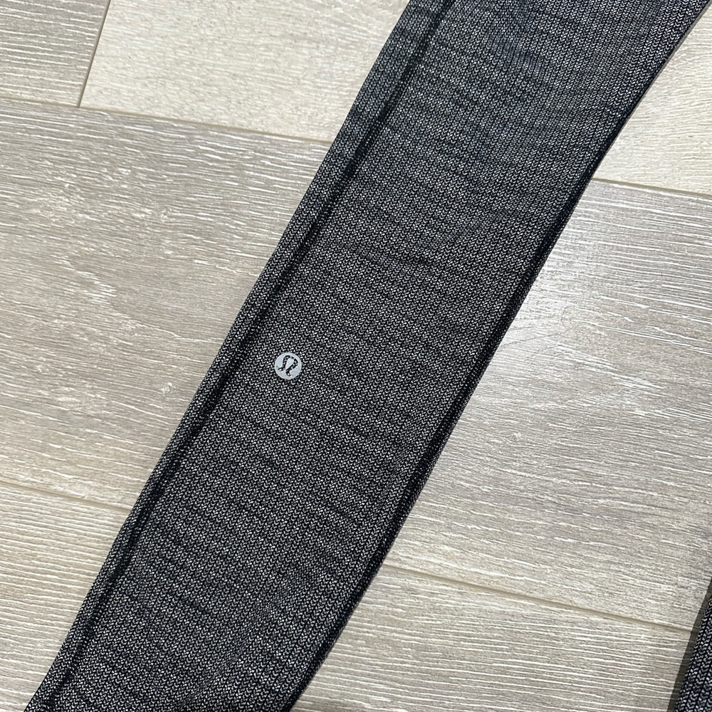 Lululemon SPEED UP TIGHT heather gray pants w/ pockets -Gently Used- Size 2 - Picture 4 of 5